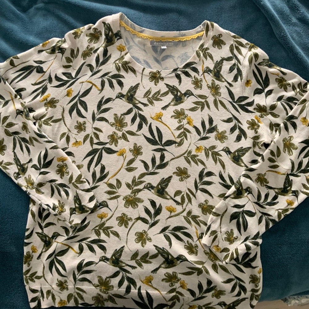 Daniel Rainn sweater